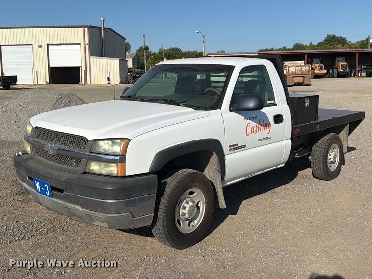 2003 Chevrolet Silverado 2500 flatbed pickup truck