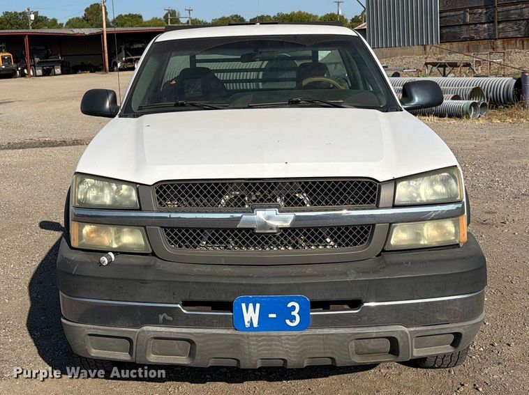 image for item EX4241 2003 Chevrolet Silverado 2500 flatbed pickup truck