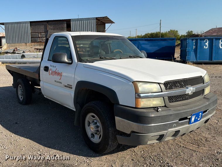 image for item EX4241 2003 Chevrolet Silverado 2500 flatbed pickup truck