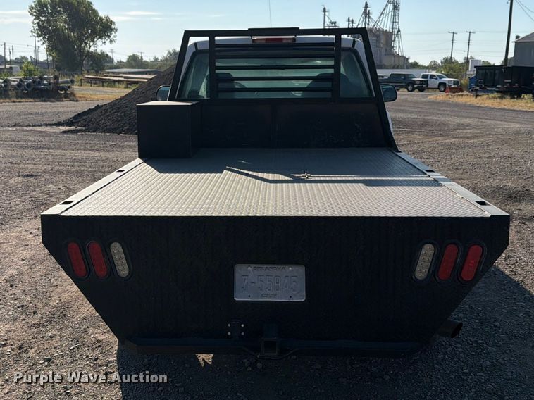 image for item EX4241 2003 Chevrolet Silverado 2500 flatbed pickup truck