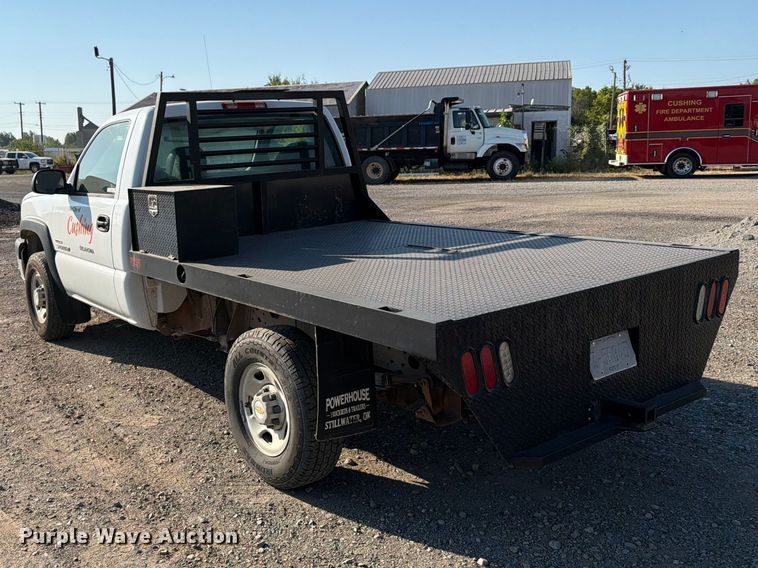 image for item EX4241 2003 Chevrolet Silverado 2500 flatbed pickup truck