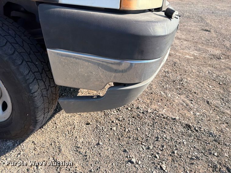 image for item EX4241 2003 Chevrolet Silverado 2500 flatbed pickup truck