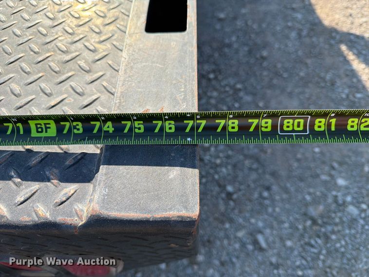 image for item EX4241 2003 Chevrolet Silverado 2500 flatbed pickup truck