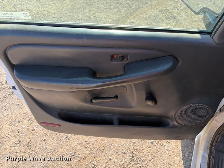 image for item EX4241 2003 Chevrolet Silverado 2500 flatbed pickup truck