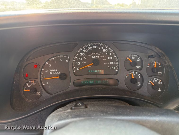 image for item EX4241 2003 Chevrolet Silverado 2500 flatbed pickup truck