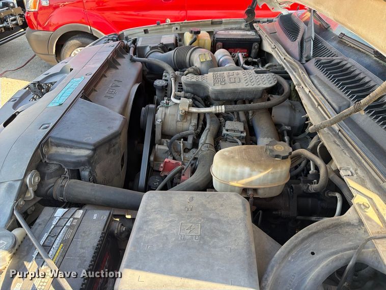 image for item EX4241 2003 Chevrolet Silverado 2500 flatbed pickup truck