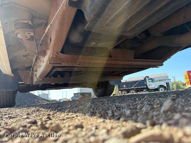 image for item EX4241 2003 Chevrolet Silverado 2500 flatbed pickup truck