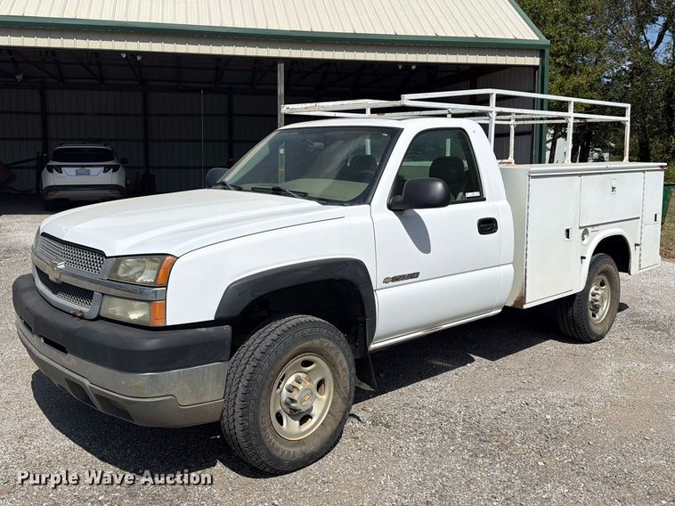 2004 Chevrolet Silverado 2500HD utility bed pickup truck