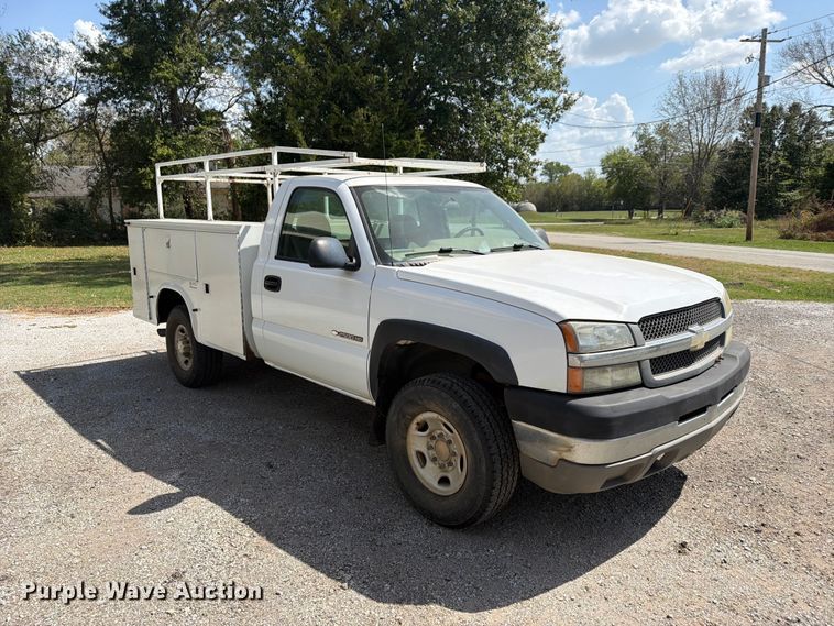 image for item EX4282 2004 Chevrolet Silverado 2500HD utility bed pickup truck