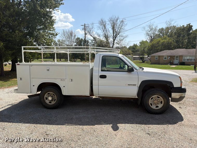 image for item EX4282 2004 Chevrolet Silverado 2500HD utility bed pickup truck