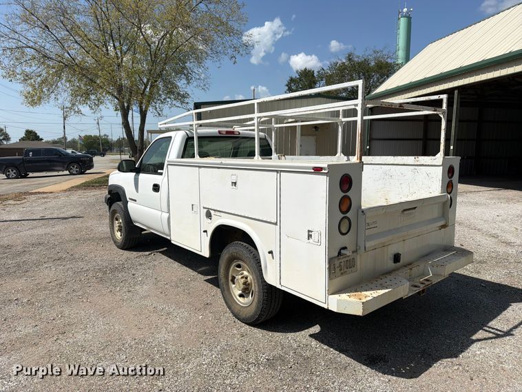 image for item EX4282 2004 Chevrolet Silverado 2500HD utility bed pickup truck