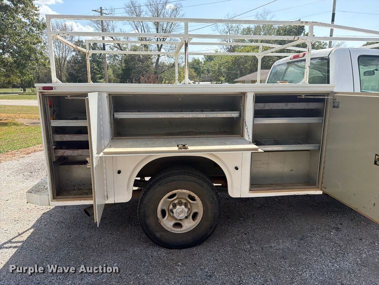 image for item EX4282 2004 Chevrolet Silverado 2500HD utility bed pickup truck