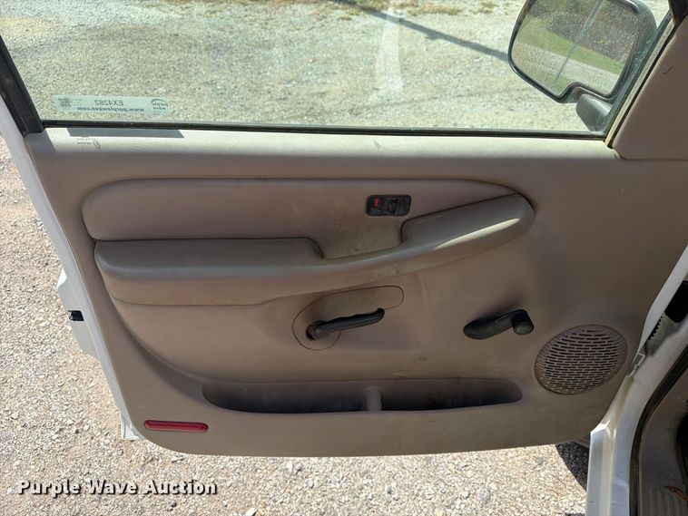 image for item EX4282 2004 Chevrolet Silverado 2500HD utility bed pickup truck