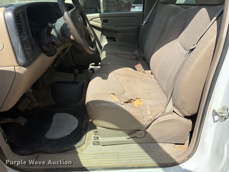image for item EX4282 2004 Chevrolet Silverado 2500HD utility bed pickup truck