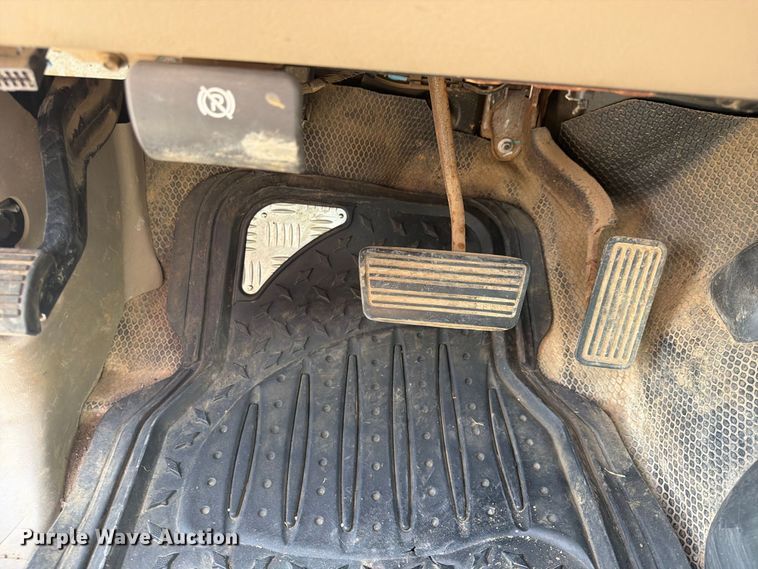 image for item EX4282 2004 Chevrolet Silverado 2500HD utility bed pickup truck