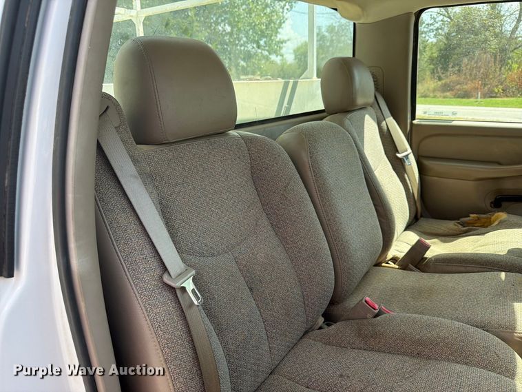 image for item EX4282 2004 Chevrolet Silverado 2500HD utility bed pickup truck