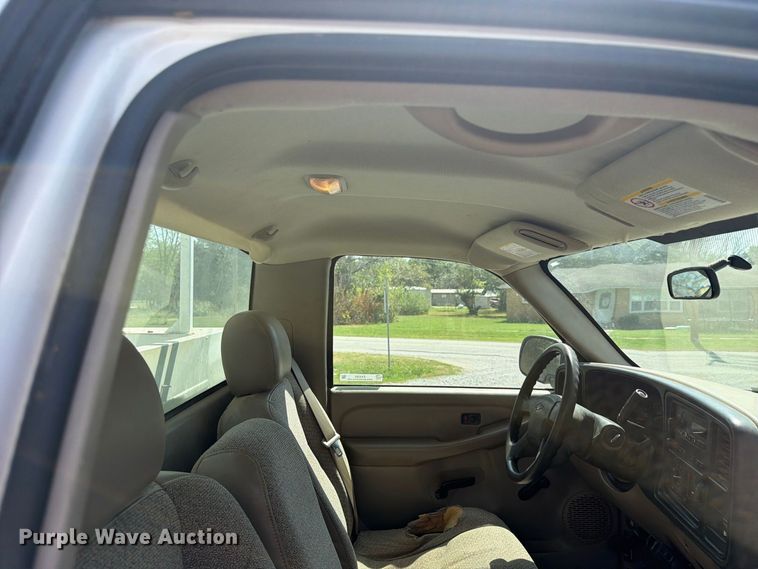 image for item EX4282 2004 Chevrolet Silverado 2500HD utility bed pickup truck