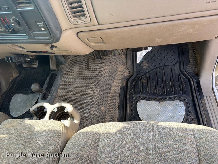 image for item EX4282 2004 Chevrolet Silverado 2500HD utility bed pickup truck