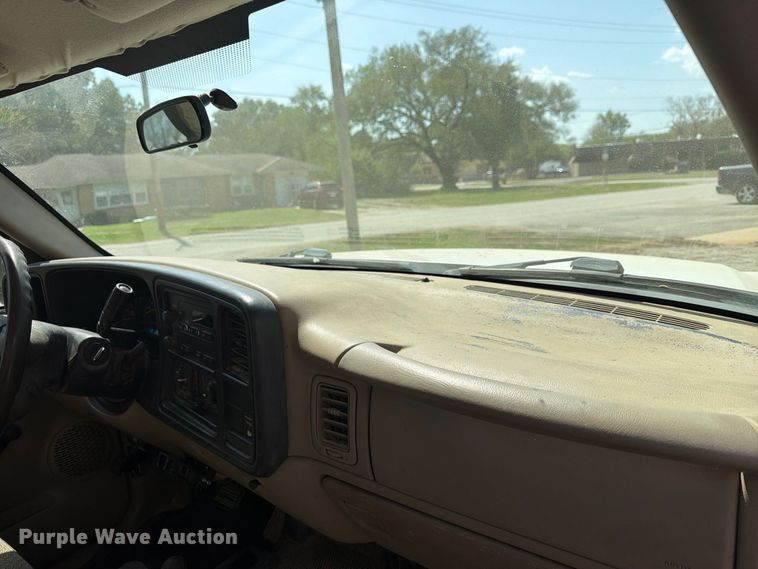 image for item EX4282 2004 Chevrolet Silverado 2500HD utility bed pickup truck