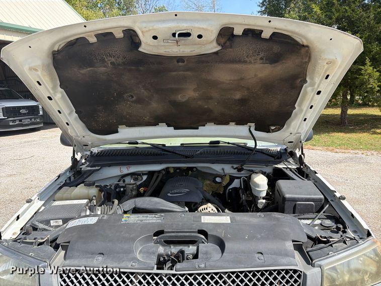 image for item EX4282 2004 Chevrolet Silverado 2500HD utility bed pickup truck