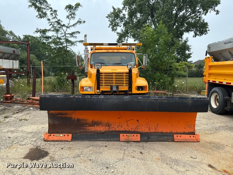 image for item FB5839 2002 International 4900 dump truck