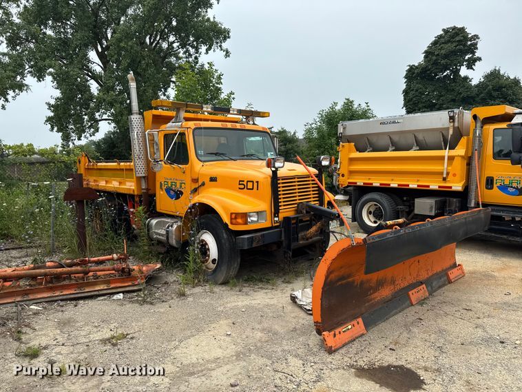 image for item FB5839 2002 International 4900 dump truck