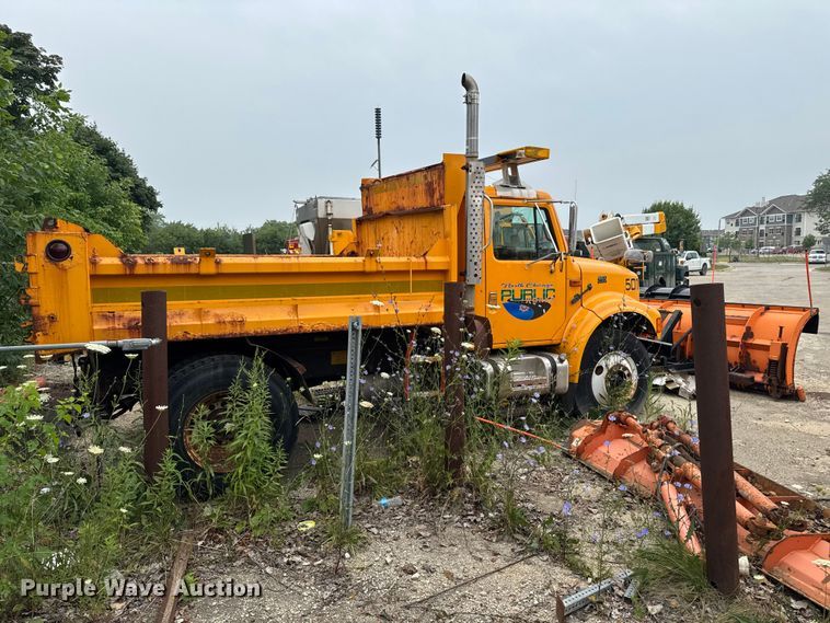 image for item FB5839 2002 International 4900 dump truck