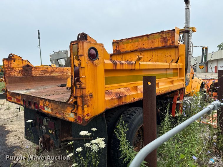 image for item FB5839 2002 International 4900 dump truck