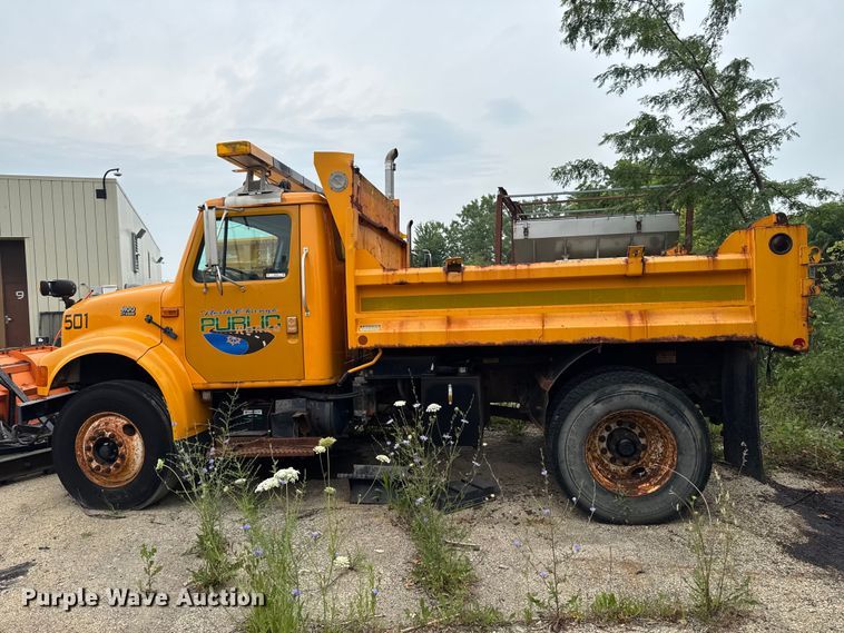image for item FB5839 2002 International 4900 dump truck