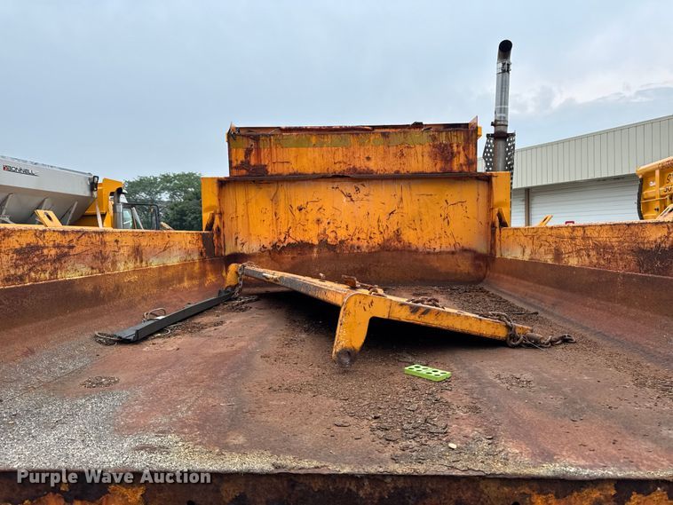 image for item FB5839 2002 International 4900 dump truck
