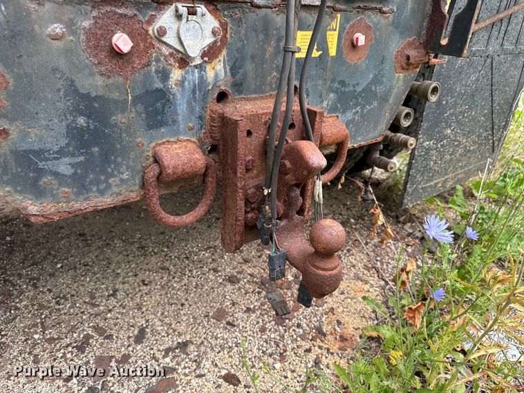 image for item FB5839 2002 International 4900 dump truck