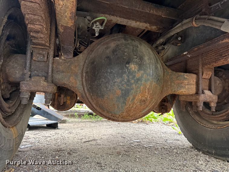 image for item FB5839 2002 International 4900 dump truck