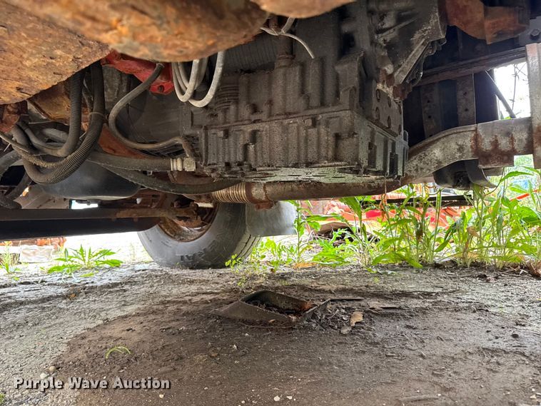 image for item FB5839 2002 International 4900 dump truck