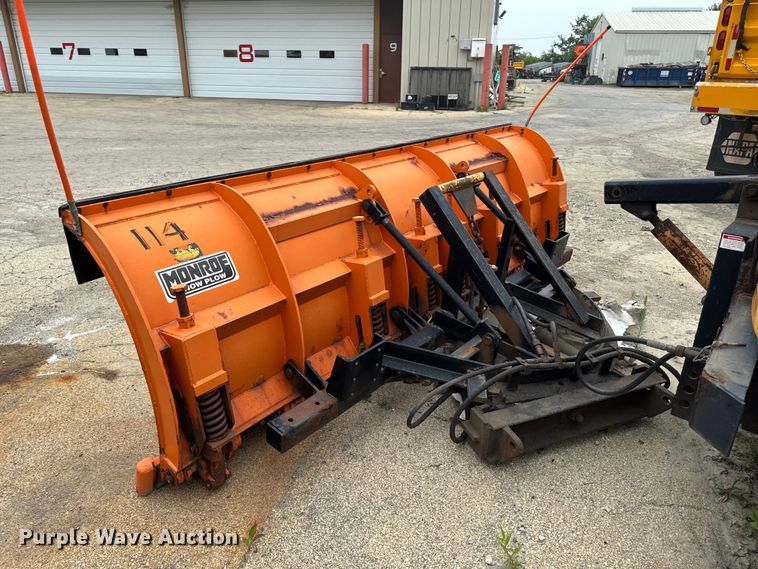 image for item FB5839 2002 International 4900 dump truck