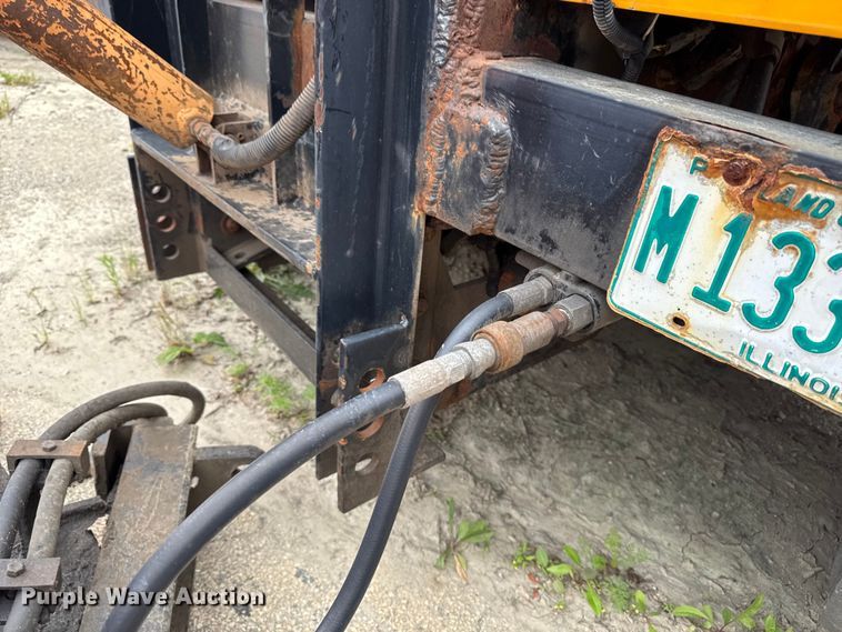 image for item FB5839 2002 International 4900 dump truck