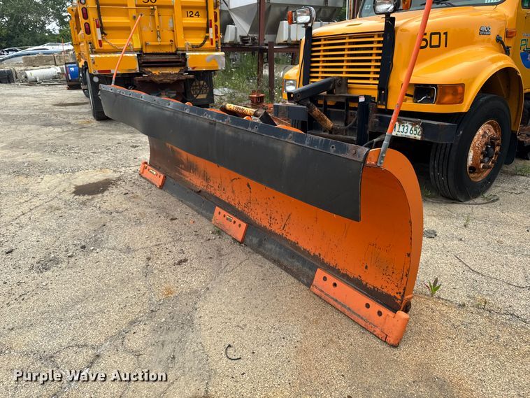 image for item FB5839 2002 International 4900 dump truck