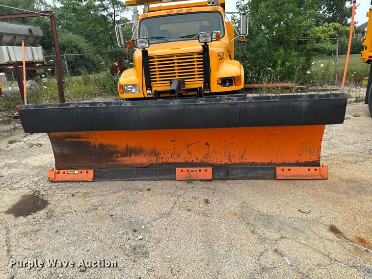 image for item FB5839 2002 International 4900 dump truck