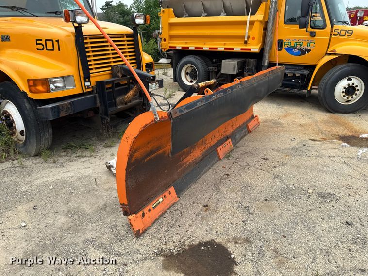 image for item FB5839 2002 International 4900 dump truck