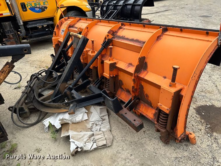 image for item FB5839 2002 International 4900 dump truck