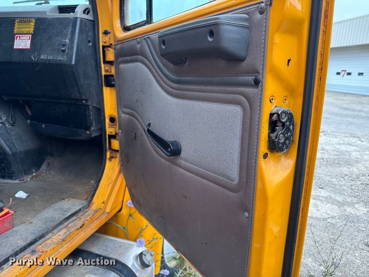 image for item FB5839 2002 International 4900 dump truck
