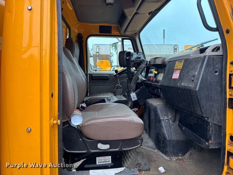 image for item FB5839 2002 International 4900 dump truck