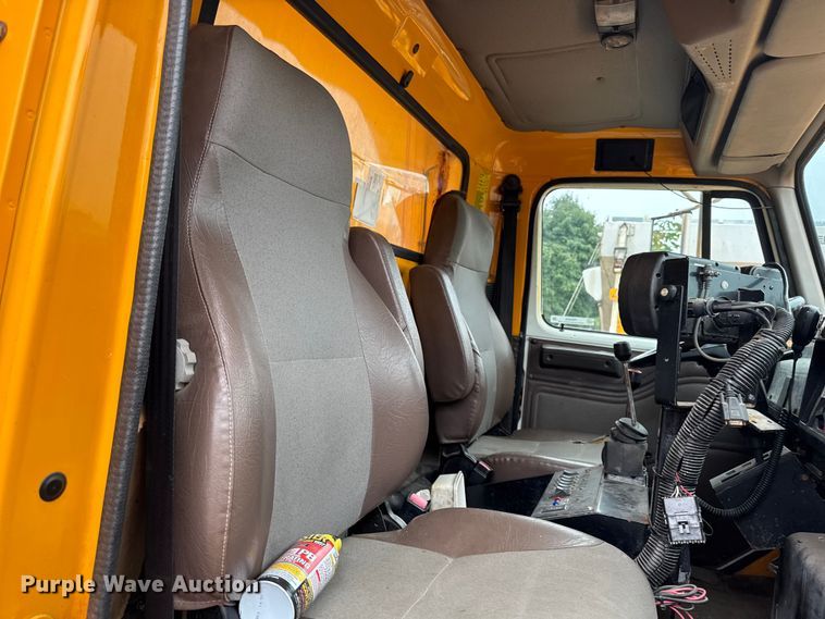 image for item FB5839 2002 International 4900 dump truck