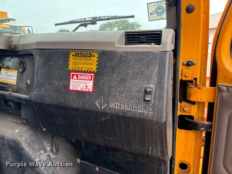 image for item FB5839 2002 International 4900 dump truck