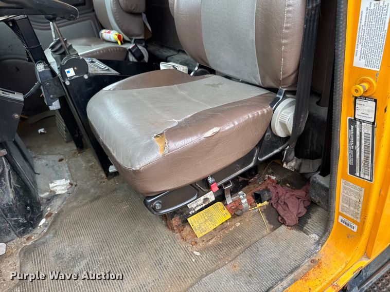 image for item FB5839 2002 International 4900 dump truck