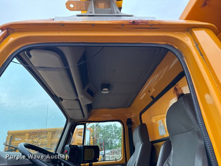 image for item FB5839 2002 International 4900 dump truck
