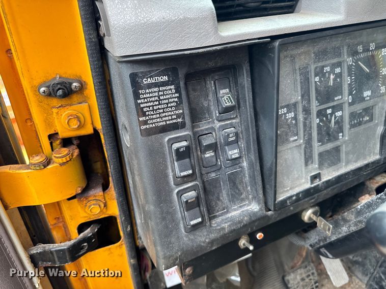 image for item FB5839 2002 International 4900 dump truck
