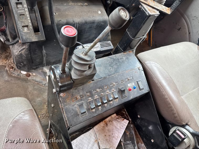 image for item FB5839 2002 International 4900 dump truck