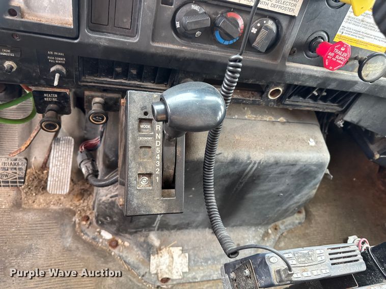 image for item FB5839 2002 International 4900 dump truck