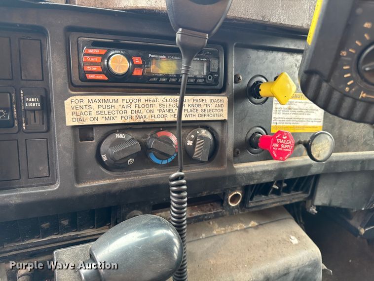 image for item FB5839 2002 International 4900 dump truck