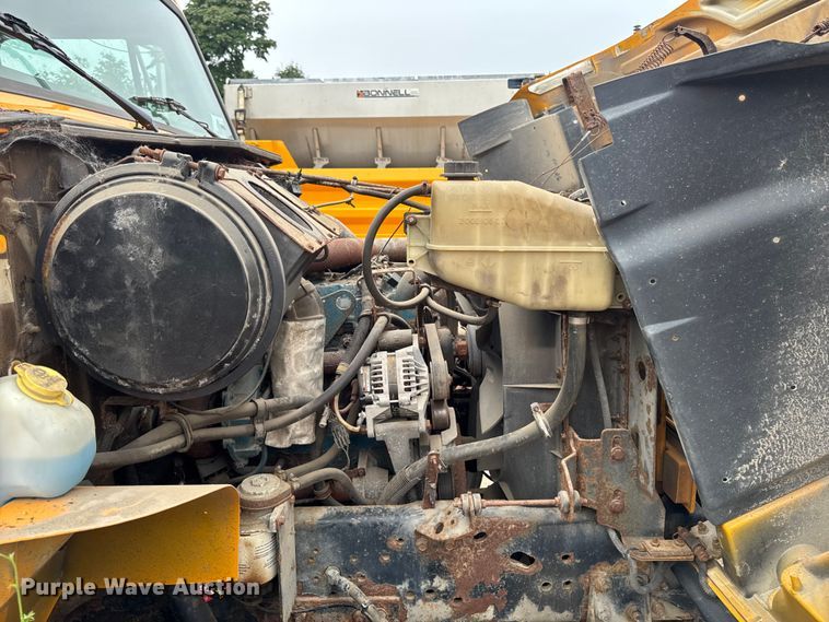 image for item FB5839 2002 International 4900 dump truck